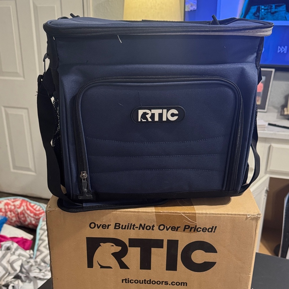 RTIC 28 can day cooler.